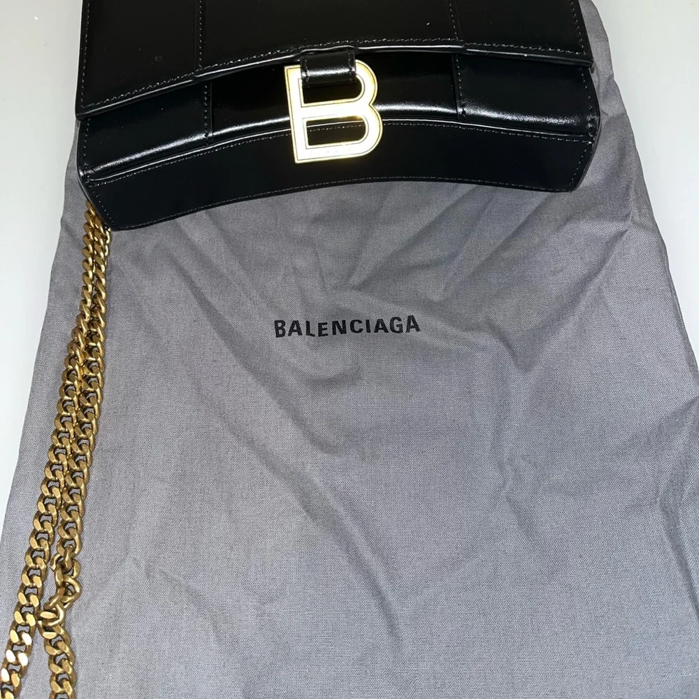 Balenciaga Hourglass Wallet on Chain! - Picture 6 of 9